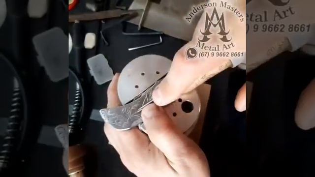 PROCESSO DE DESENHO EM CANIVETE! entalhe em aço inox temperado precisa de afiação correta! смотреть онлайн
