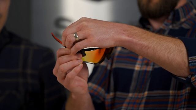 Oakley Sutro vs. Jawbreaker | SportRx смотреть онлайн