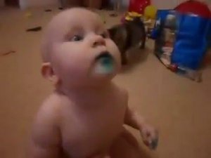 Алиса маленькая в Зеленке Вымазалась!!!Узнали?