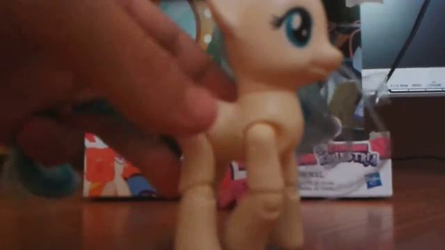 Расспоковка пони Miss Pommel смотреть онлайн