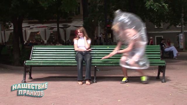 Ходячий Презерватив! Улётное видео / Лучшие Пранки смотреть онлайн