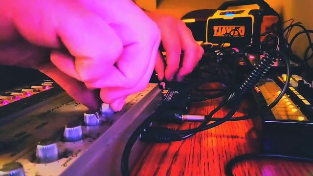 Heavenly Squalor - Tr 606, Volca Beats, Momontron Duo, Nts 1, Volca Modular смотреть онлайн