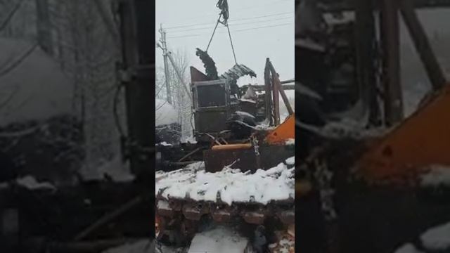 Демонтаж бульдозера дэт 250, снятие траков смотреть онлайн