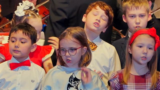 "Говорящий сверчок" - хор первоклассников и камерный оркестр «La Primavera» смотреть онлайн