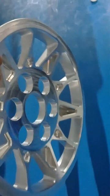 Как использовать обрабатывающий центр для производства аксессуаров для мотоциклов #обрабатывающий смотреть онлайн