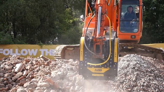 MB crushing stounes 3 (Работа дробильного ковша на Doosan 225) смотреть онлайн