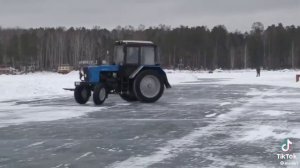 самый обычный белорусский трактор 😂
