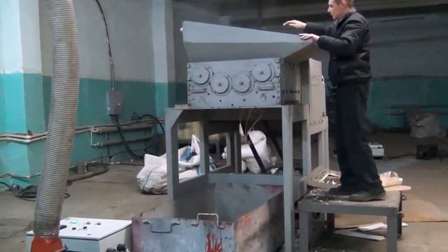 Как работает четырехроторный шредер SL-SHR-4.225 смотреть онлайн