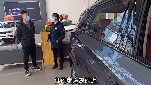 驾照拿到手4年了，塔吊司机去4s店买车，月供两千，压力太大了！【塔吊于野】 смотреть онлайн