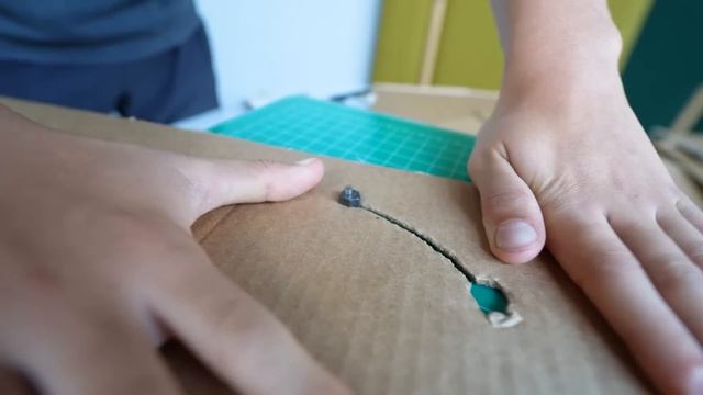 ChompSaw: A kid-safe power tool for cutting cardboard! смотреть онлайн