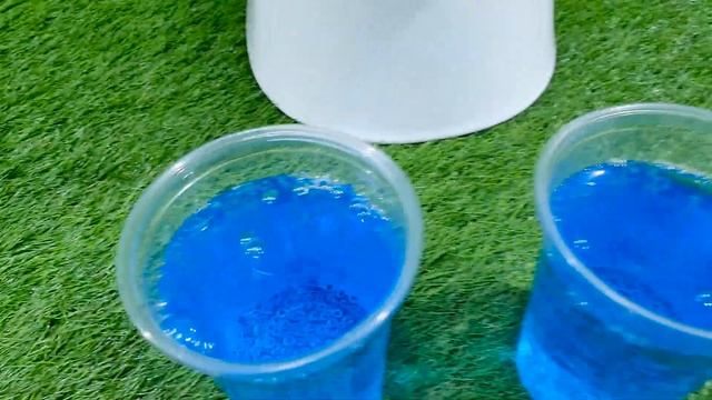 Plastic Balls of Fanta, VS Coca Cola, Mtn Dew, Power Ade, Fruko and Mentos in the toilet смотреть онлайн