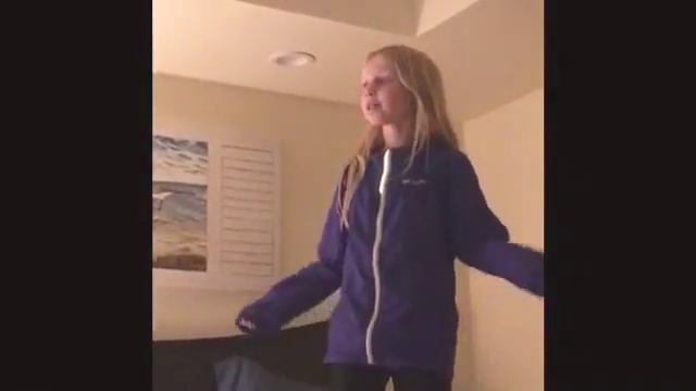 LIP SING BATTLE! STELLA VS MOM смотреть онлайн