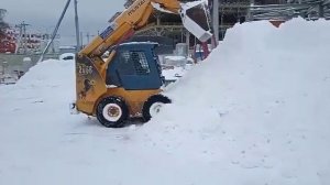 Чистка снега минипогрузчик Mustang
