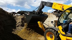 Универсальный погрузчик | New Holland LM1345 | ковш с самозагрузкой | силосная яма