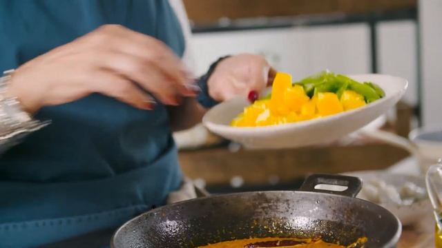 Prawn & Pineapple Thai Broth with Rice Noodles смотреть онлайн