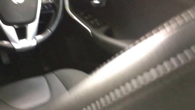 2015/15 Volvo V40 D2 SE Nav 5dr finished in Bright Silver Metallic смотреть онлайн