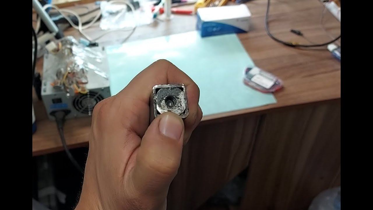 Как вытащить обломанный болт застрявший в резьбе смотреть онлайн