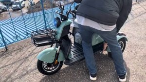 Крепыш ростом 190см тестирует электротрицикл Wenbox