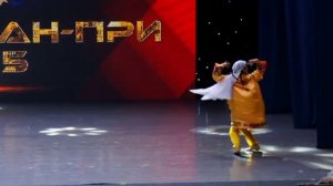 Таджикский народный танец Абкеримова Медине 10 лет