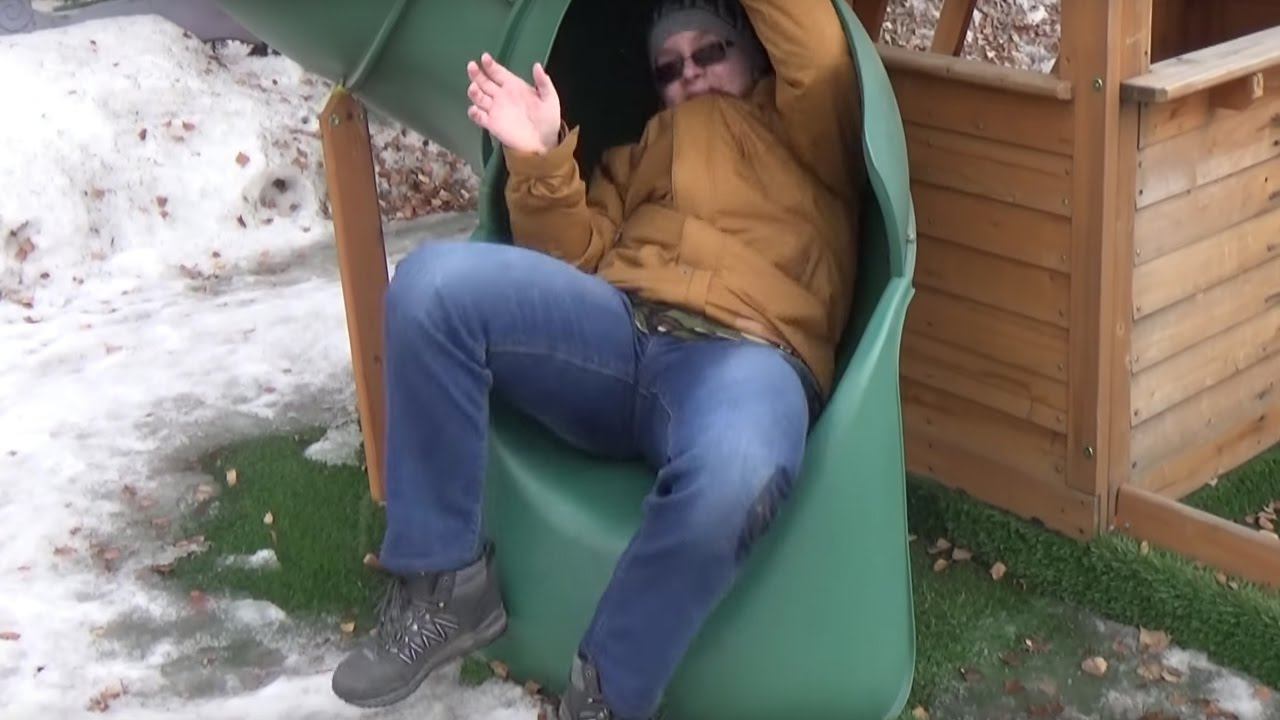 Рейд по ДЕТСКИМ площадкам ЧУТЬ НЕ ЗАСТРЯЛ В ТРУБЕ! Entertainment for children смотреть онлайн