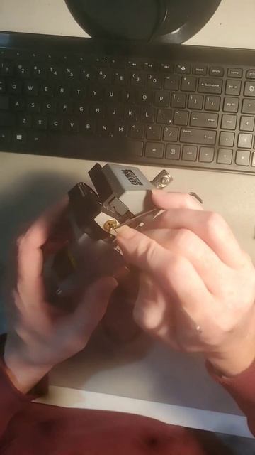 Masterlock 131 Raked open with one hand #locksport #lockpicking #covertentry #padlock #shorts смотреть онлайн