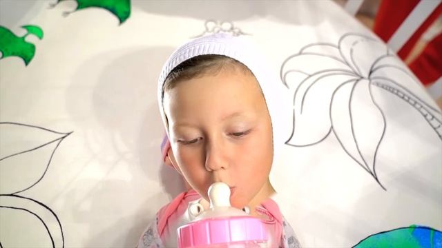 Cеня играет с Малышами смотреть онлайн