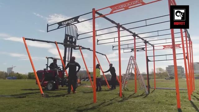 Погрузчик Moffett, который крепится к грузовику