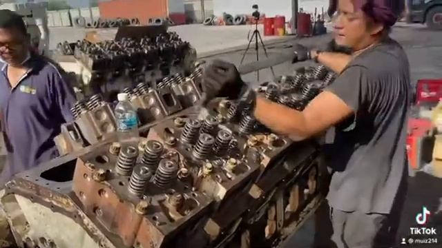 Cummins Marine Engines KTA38 HP1220 Cylinder Head Torque 550N.m~410Ft.lb смотреть онлайн