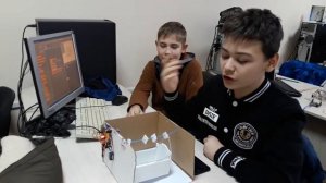 Робот няня