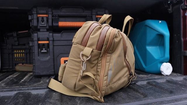 All In One Mobile Office! Mystery Ranch 3 Way Briefcase смотреть онлайн