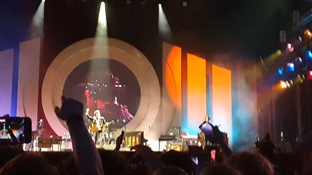 Arctic Monkeys - I Bet You Look Good On The Dance Floor live @ Emirates Stadium, London 2023 смотреть онлайн