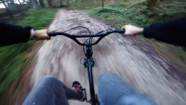Downhill MTB vs BMX! смотреть онлайн