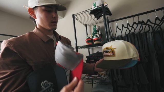 CRAZY SNEAKERHEAD CLOSET TOUR! *Favorite Clothing Pick-Ups of 2022* смотреть онлайн
