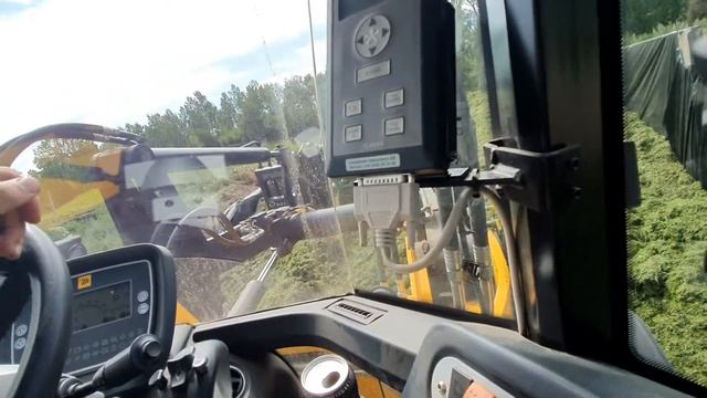 In the pit 2nd cut. Jcb 426 agri смотреть онлайн