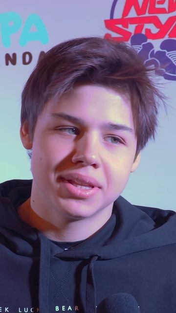 Вова Левченко против того, чтобы передаривать подарки! А вы как считаете? #евакруглова #евакруглова смотреть онлайн