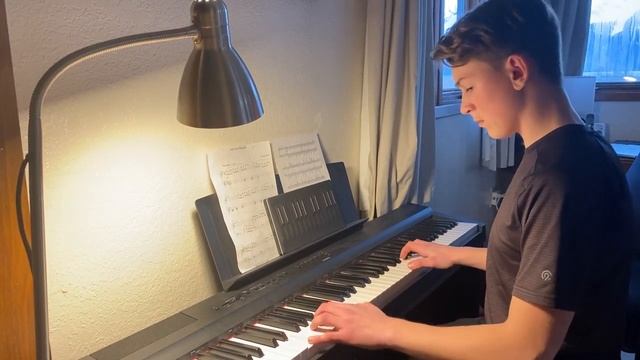 Walk to School on Piano смотреть онлайн