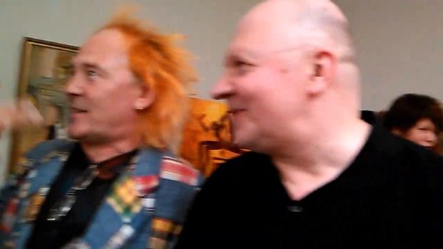 ВЯЧЕСЛАВ ПОЛУНИН , ЛЕОНИД ЛЕЙКИН на фоне картины Лики Волчек " МЫ ВМЕСТЕ" смотреть онлайн