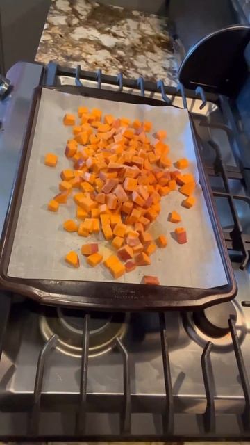 BBQ Chicken & Sweet Potato Bowl смотреть онлайн