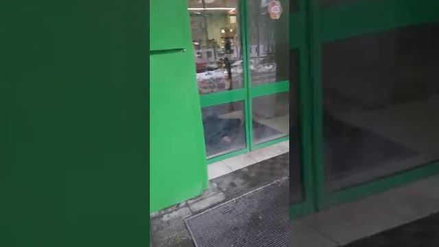 В Пятерочке Пьяная тётка смотреть онлайн