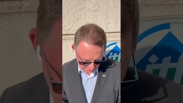 Nautilus general secretary Mark Dickinson reads out a statement regarding P&O Ferries смотреть онлайн