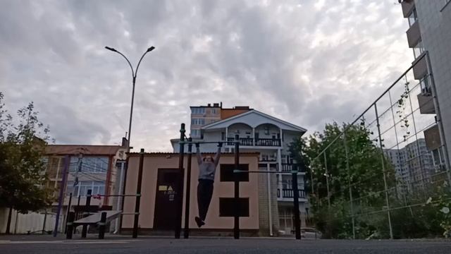 🔥 Как живёт пенсионер в Анапе. Уличный фитнес⛈️В Хабаровске теплее чем на Юге. Утренний влог смотреть онлайн