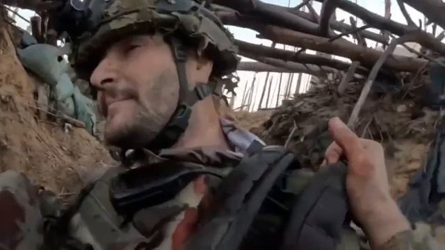 СВО. Крайний штурм бойца ВС РФ. Наступил на мину во время штурма смотреть онлайн