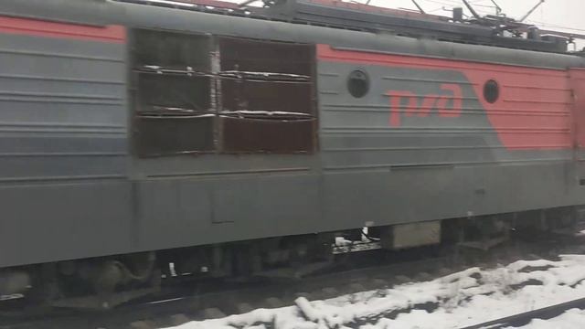 «Уже редкость!» ЭД4М-0147 и ВЛ10К-1687 на станции «Кропочëво» смотреть онлайн
