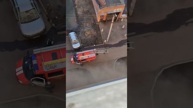 В Стерлитамаке на козырьке жилого дома загорелся кабель смотреть онлайн