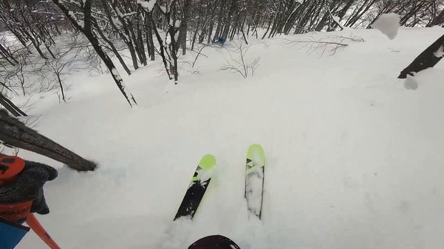 Лучшая фрирайдерка России Настя Ануфрикова. Горные лыжи на Красной Поляне. Спуск в 1 цирке. смотреть онлайн