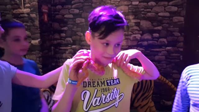 Лапин Денис и змея смотреть онлайн