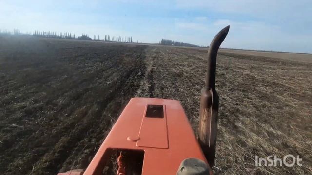 Подготовка поля под посев гороха🙂🙂 трактором МТЗ 82 смотреть онлайн