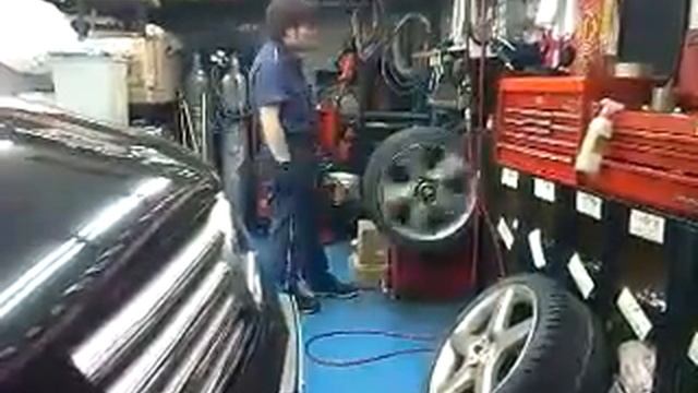 ベンツ・ＣＬＳのタイヤ交換　ﾅﾝｶﾝ･255/35-19 285/30-19 смотреть онлайн