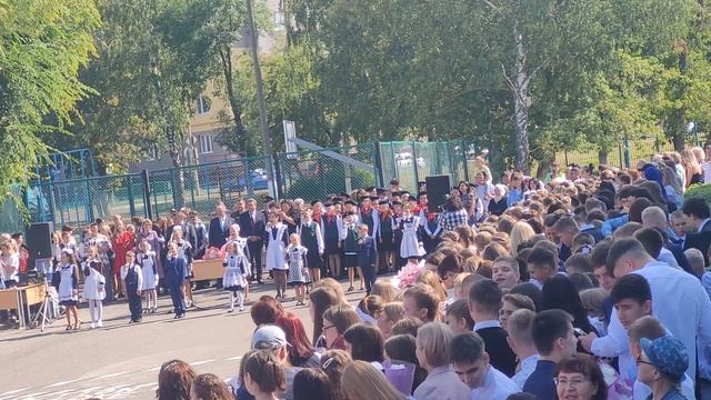 Андрей на школьной линейке 2022 смотреть онлайн