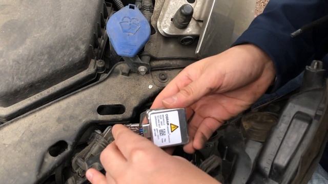 Замена лампы ближнего света на Volvo S60 смотреть онлайн